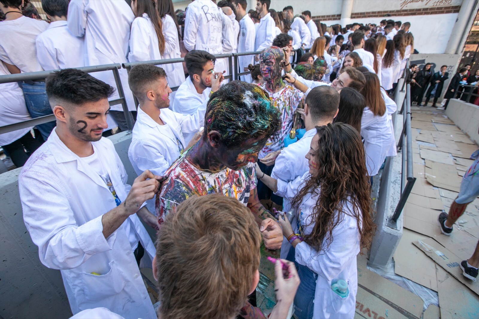 Los estudiantes de Medicina celebran de esta manera uno de sus días grandes