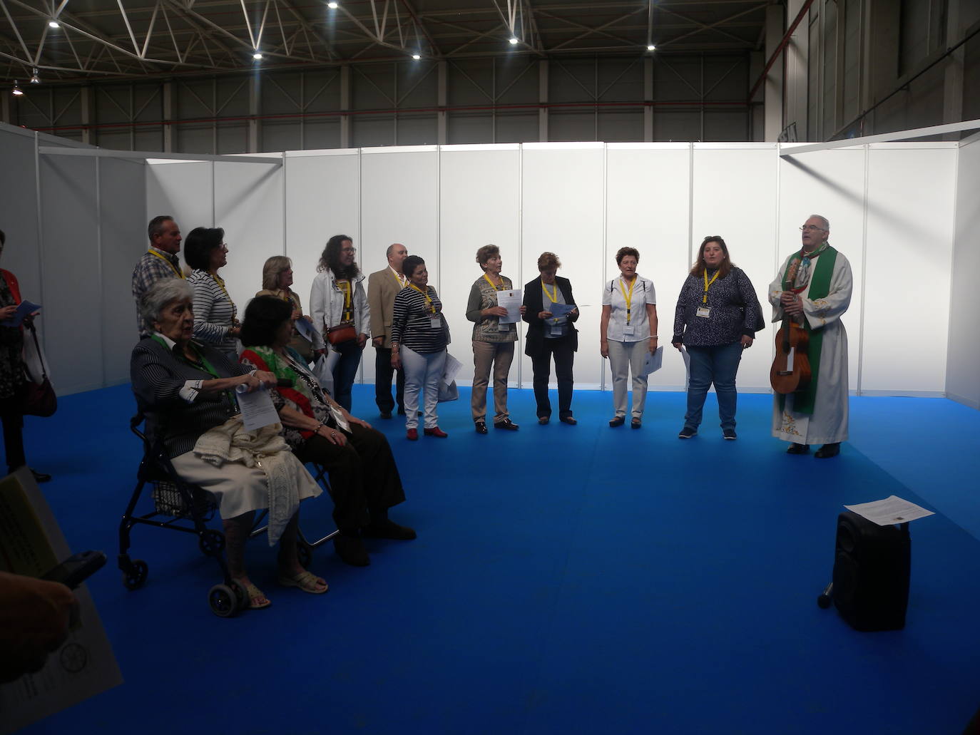 Más de 10.000 personas, según la organización, han pasado a lo largo de la jornada de hoy por la Institución Ferial (Ifeja), donde se ha celebrado la Feria de la Fe.