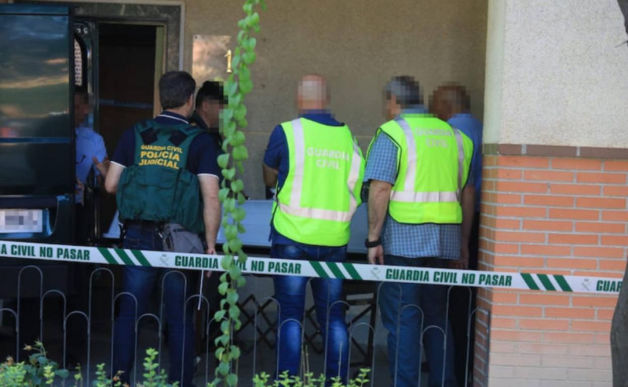 Levantamiento del cadáver de Nuria, asesinada en Maracena en septiembre de 2018.