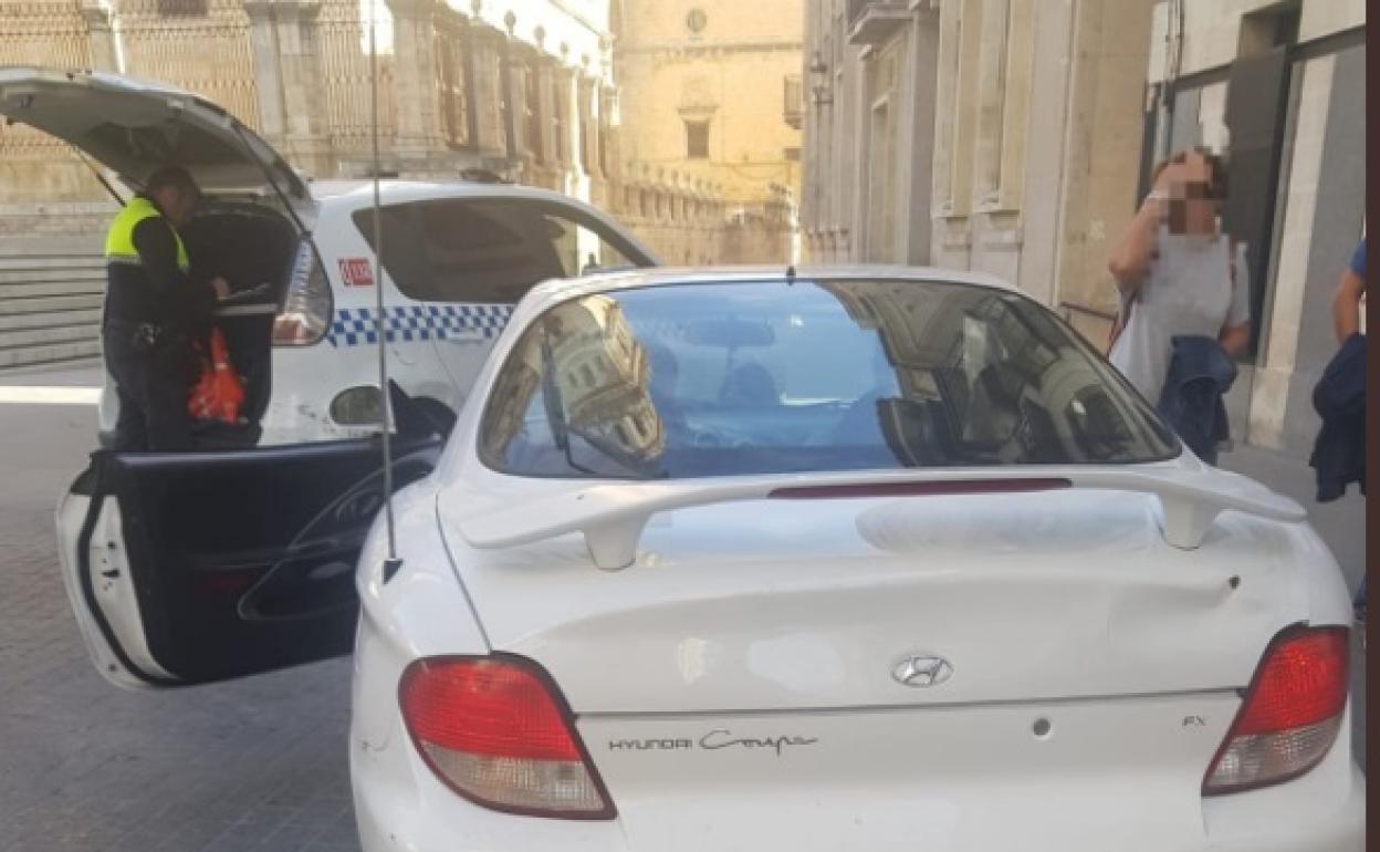 Un conductor borracho y drogado intenta entrar con su coche en la Plaza Santa María de Jaén