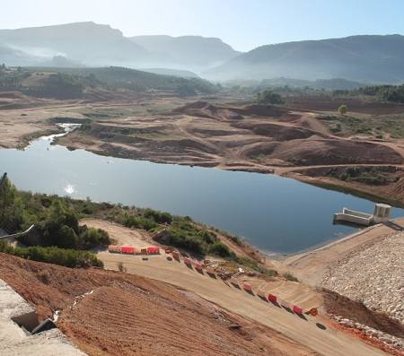Presa de Siles antes de estar acabada, último pantano hecho en la provincia. 