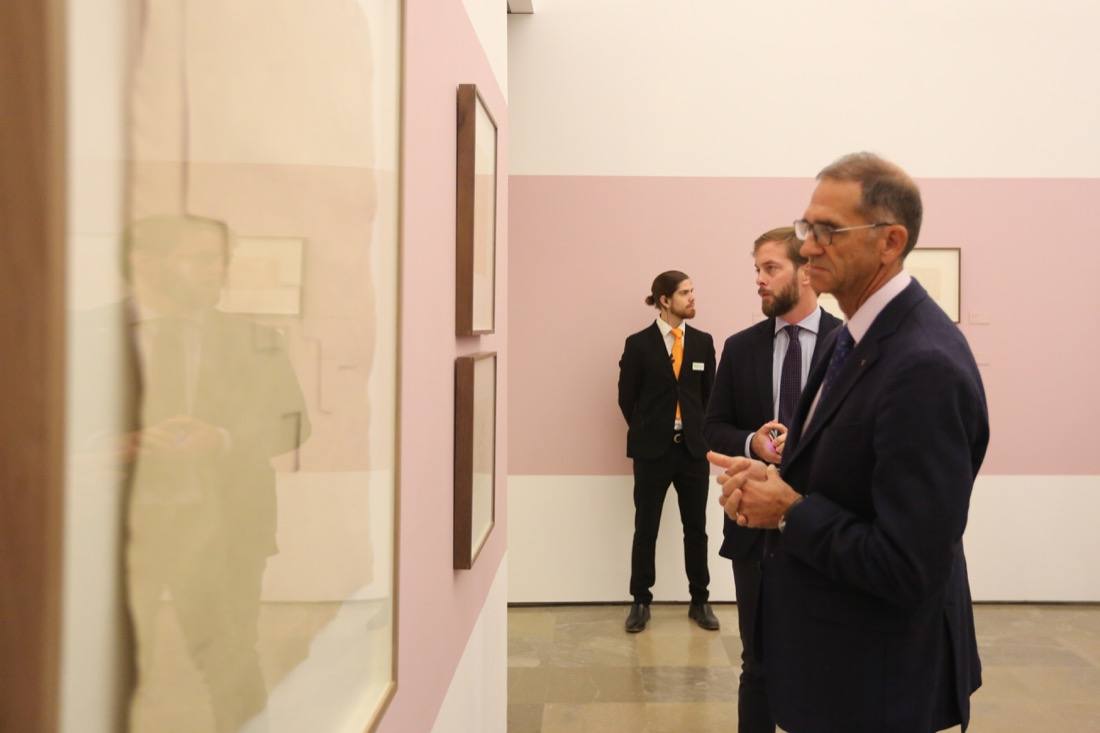 Se puede disfrutar de 72 obras de artistas universales como Picasso, Chillida, Juan Gris o Tapies y estará disponible hasta el 26 de enero