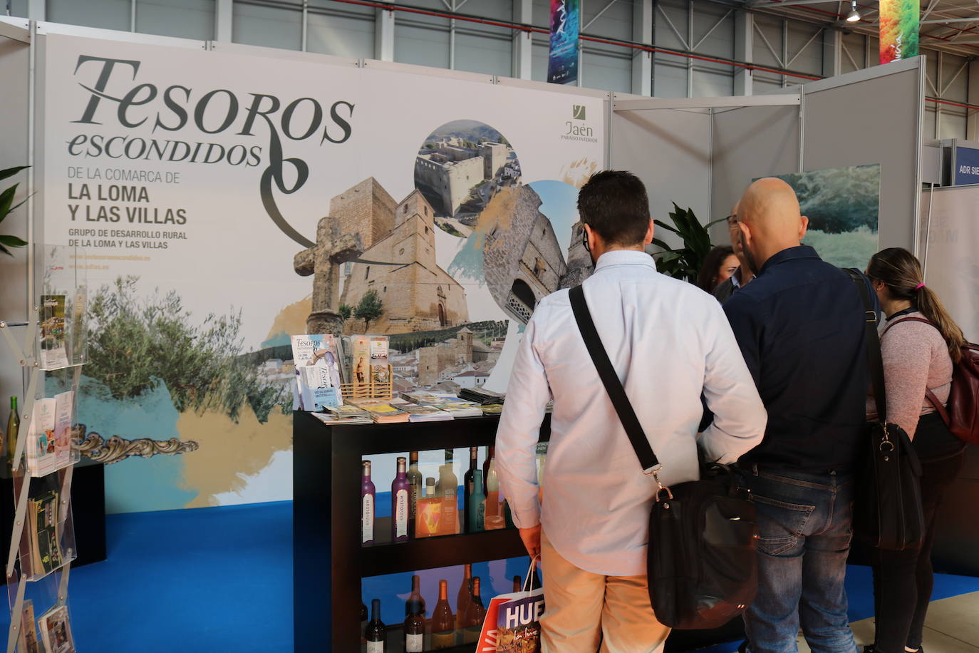 La 18ª edición de la Feria Internacional de Turismo, Deporte y Aventura, Tierra Adentro 2019 ha abierto este viernes sus puertas en el Recinto Provincial de Ferias y Congresos de Jaén para mostrar «la riqueza y la diversidad de la oferta turística de interior de la provincia de Jaén» y del resto del país, a través de los 450 expositores que se dan cita en la misma hasta el próximo domingo, 27 de octubre.