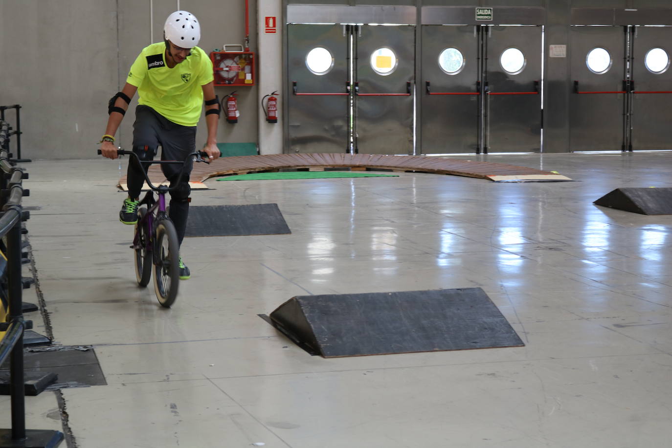 La 18ª edición de la Feria Internacional de Turismo, Deporte y Aventura, Tierra Adentro 2019 ha abierto este viernes sus puertas en el Recinto Provincial de Ferias y Congresos de Jaén para mostrar «la riqueza y la diversidad de la oferta turística de interior de la provincia de Jaén» y del resto del país, a través de los 450 expositores que se dan cita en la misma hasta el próximo domingo, 27 de octubre.