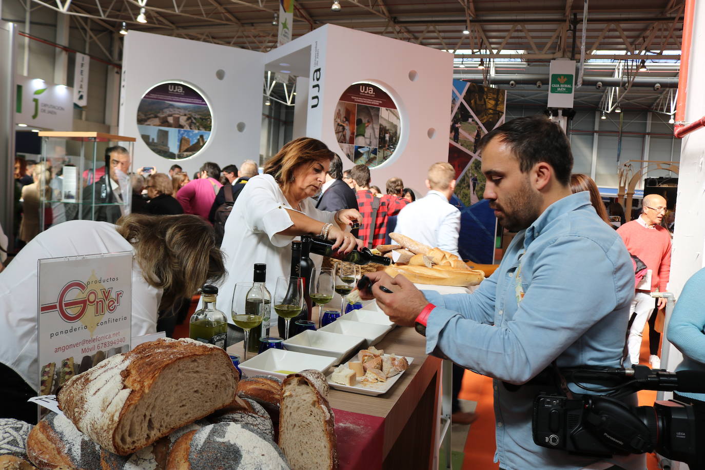 La 18ª edición de la Feria Internacional de Turismo, Deporte y Aventura, Tierra Adentro 2019 ha abierto este viernes sus puertas en el Recinto Provincial de Ferias y Congresos de Jaén para mostrar «la riqueza y la diversidad de la oferta turística de interior de la provincia de Jaén» y del resto del país, a través de los 450 expositores que se dan cita en la misma hasta el próximo domingo, 27 de octubre.