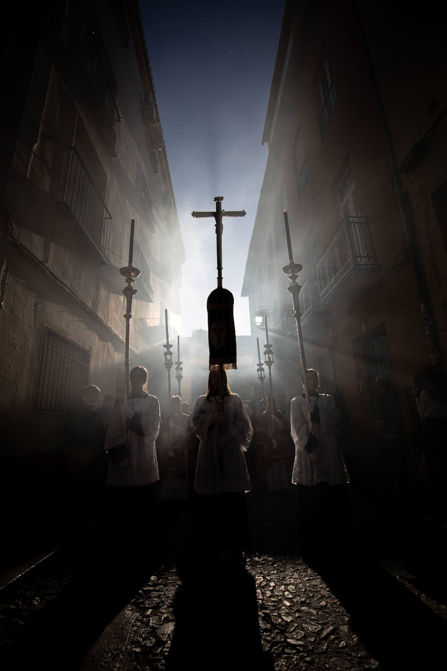 El paso del Huerto, por las calles de Granada