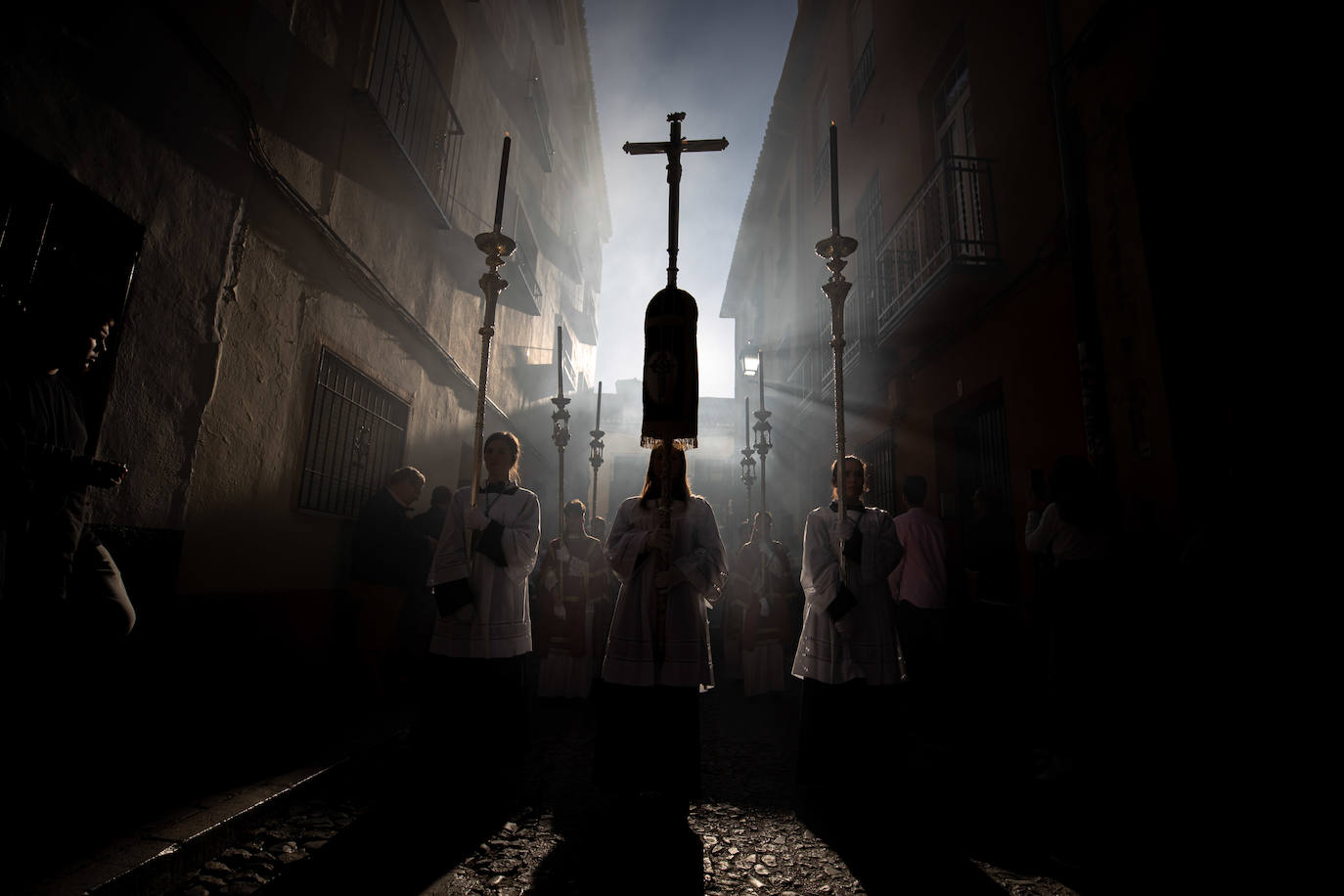 El paso del Huerto, por las calles de Granada