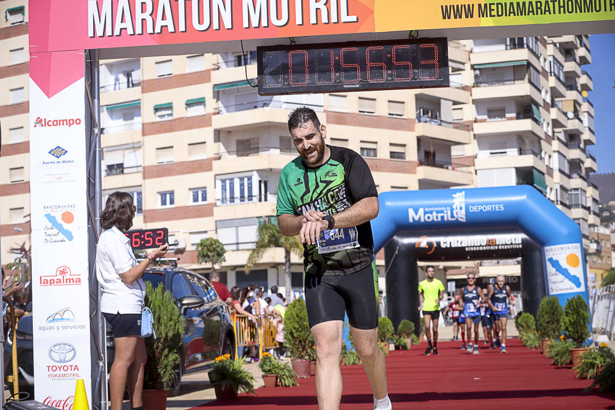 Los marroquís Abdelhadi El Mouaziz y Nazha Machouh reinan en Motril