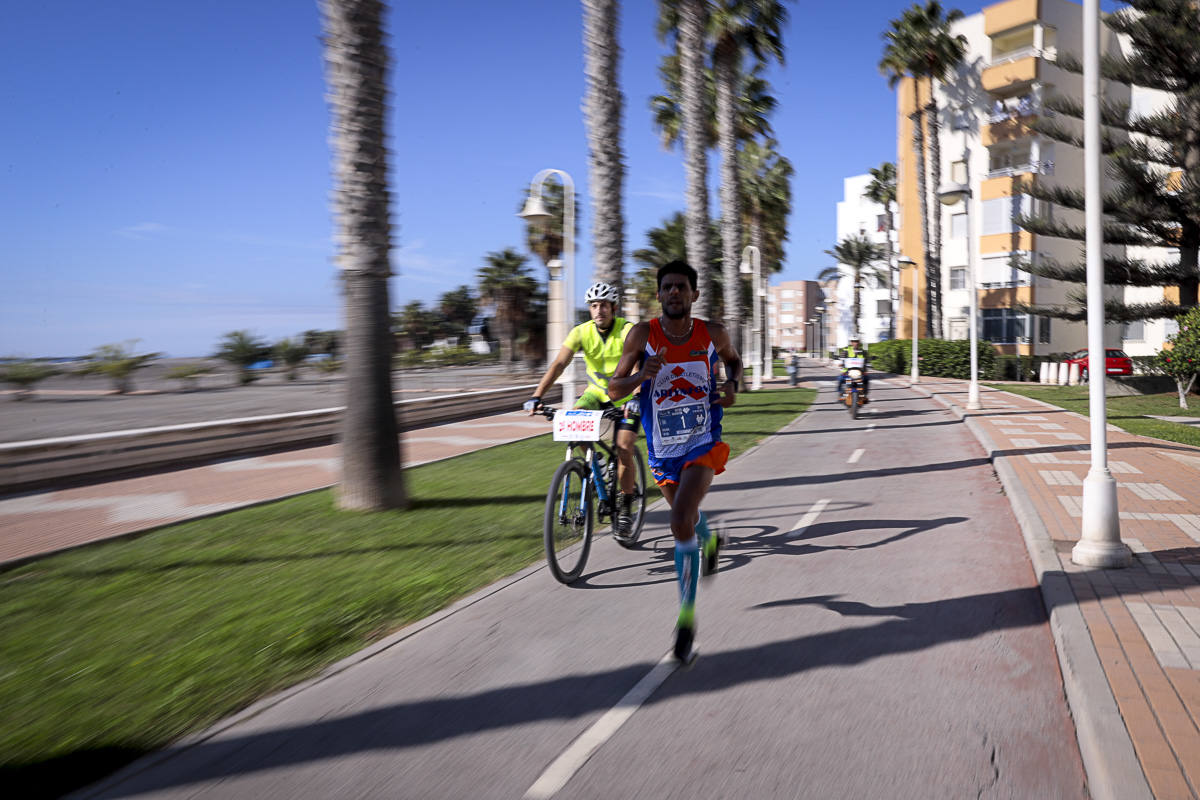 Los marroquís Abdelhadi El Mouaziz y Nazha Machouh reinan en Motril