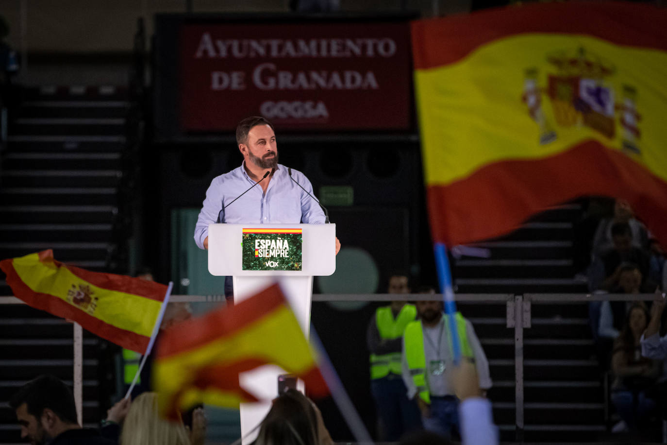 Abascal presenta a su partido como única alternativa para echar a Sánchez de la Moncloa