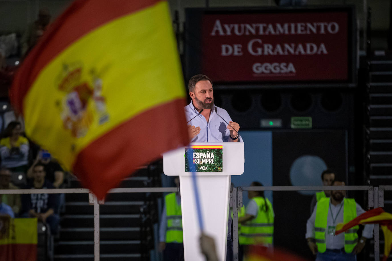 Abascal presenta a su partido como única alternativa para echar a Sánchez de la Moncloa