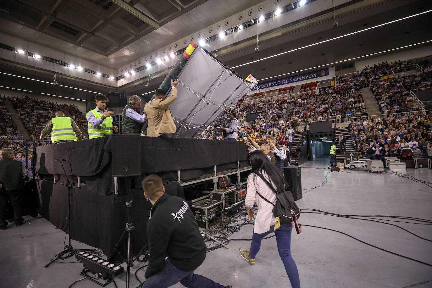 Abascal presenta a su partido como única alternativa para echar a Sánchez de la Moncloa