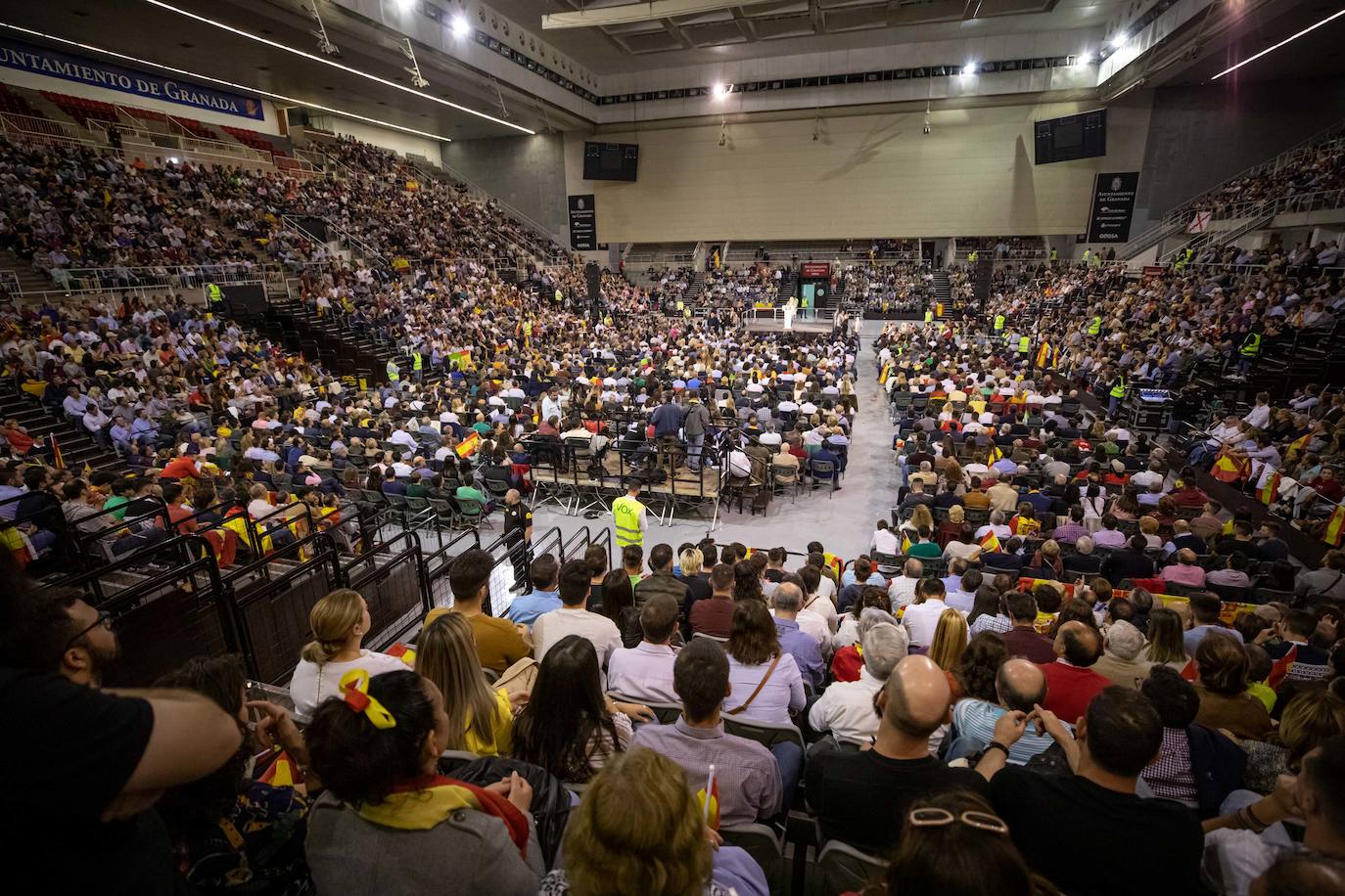 Abascal presenta a su partido como única alternativa para echar a Sánchez de la Moncloa