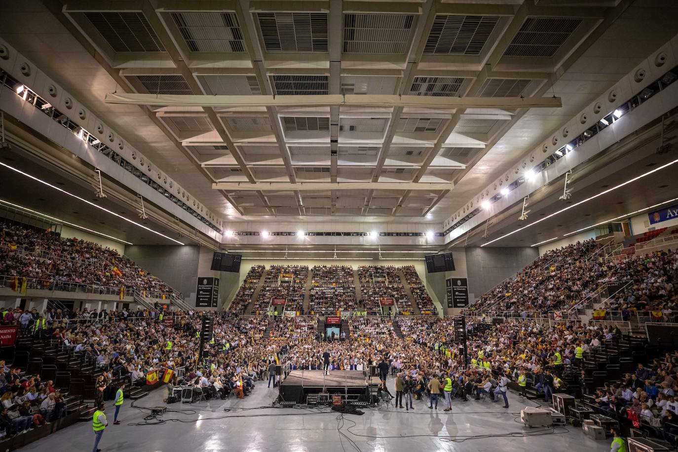 Abascal presenta a su partido como única alternativa para echar a Sánchez de la Moncloa