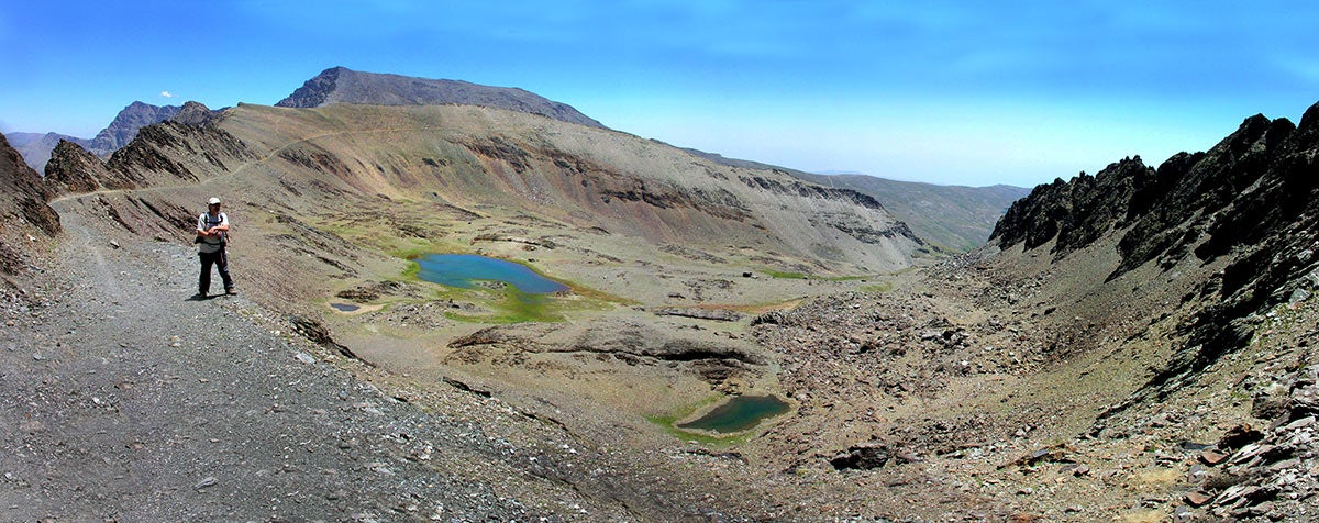 las lagunas de Río Seco con el Mulhacén al fondo