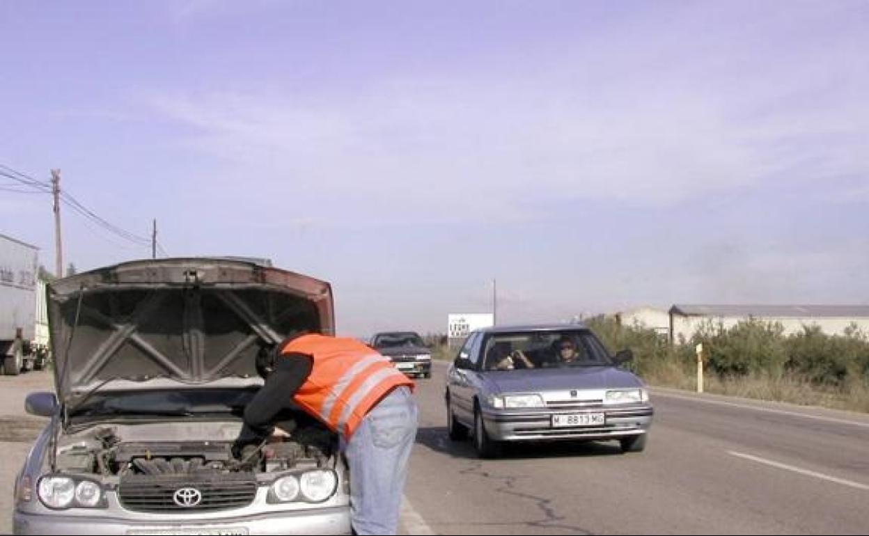 Tráfico | ¿Por qué la DGT está regalando chalecos reflectantes?