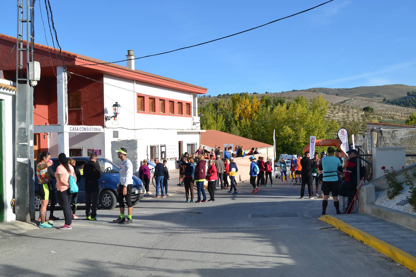 Cerca de 150 deportistas, entre participantes del trail, minitrail y senderistas, celebran en esta prueba que tuvo lugar en una agradable mañana de domingo 