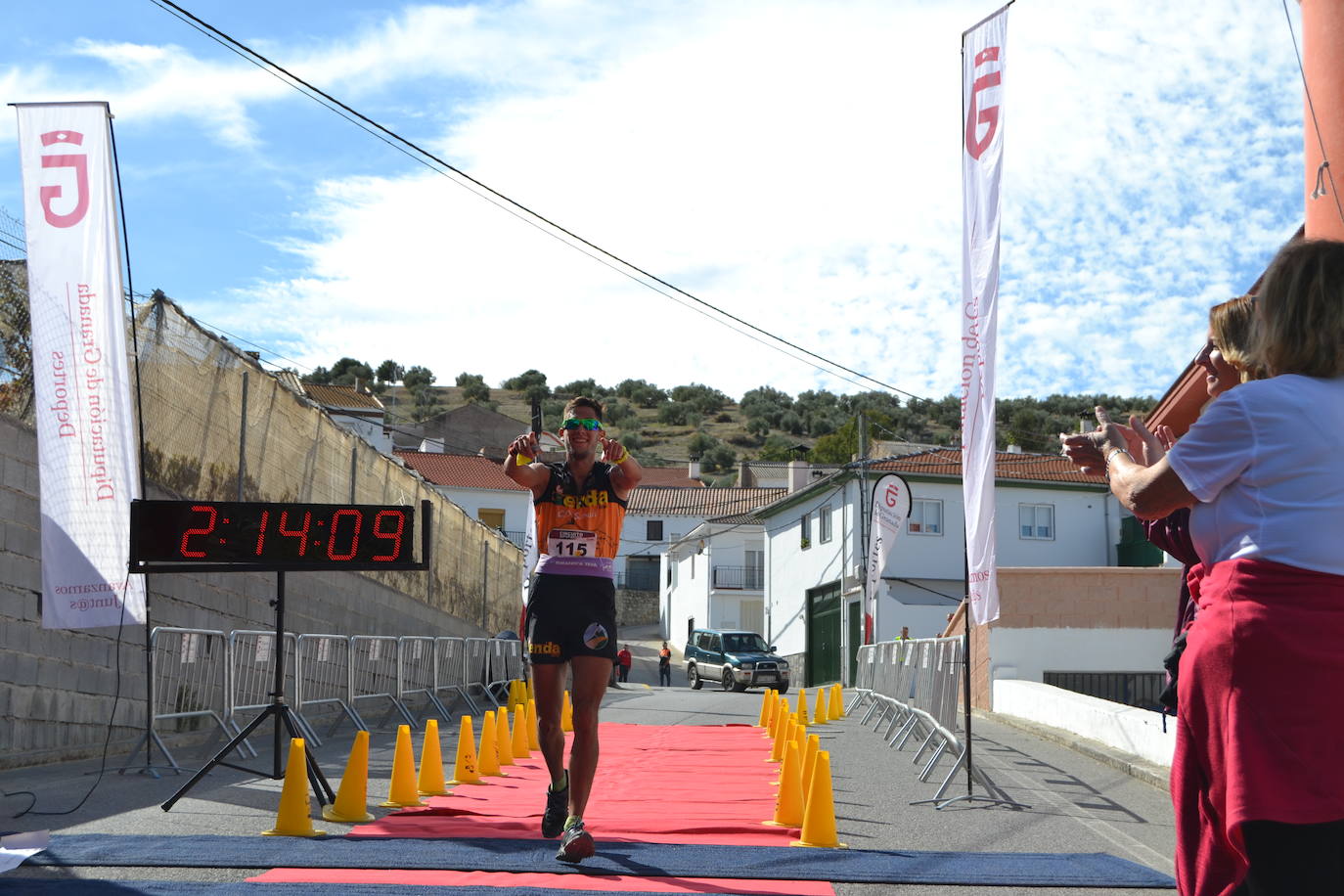 Cerca de 150 deportistas, entre participantes del trail, minitrail y senderistas, celebran en esta prueba que tuvo lugar en una agradable mañana de domingo 