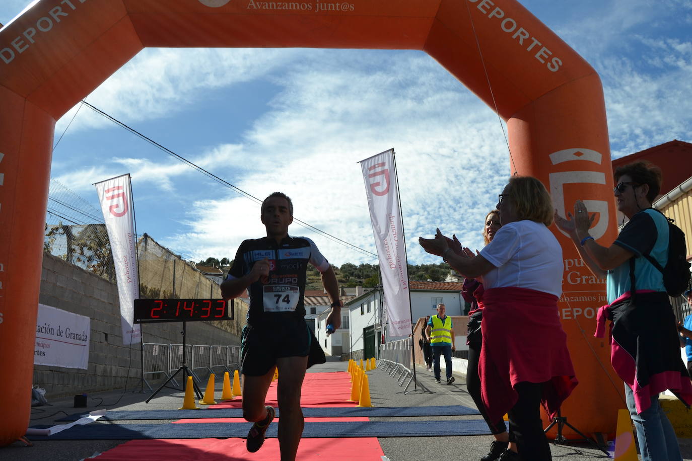 Cerca de 150 deportistas, entre participantes del trail, minitrail y senderistas, celebran en esta prueba que tuvo lugar en una agradable mañana de domingo 