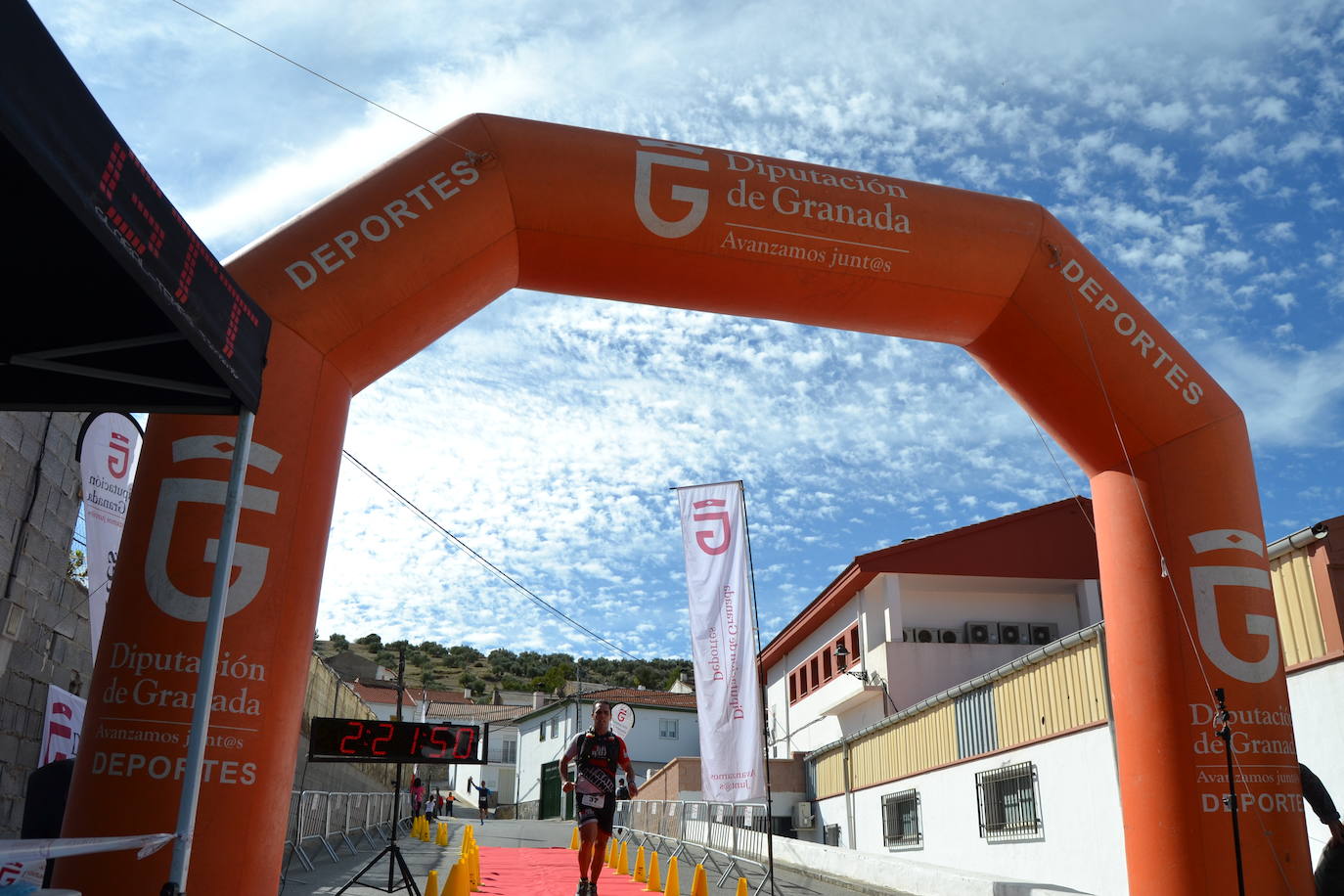 Cerca de 150 deportistas, entre participantes del trail, minitrail y senderistas, celebran en esta prueba que tuvo lugar en una agradable mañana de domingo 