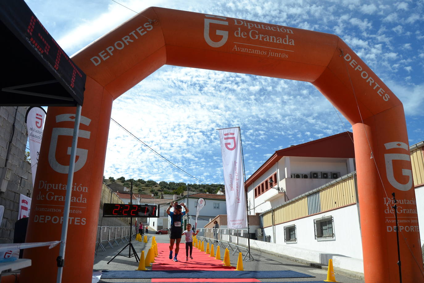 Cerca de 150 deportistas, entre participantes del trail, minitrail y senderistas, celebran en esta prueba que tuvo lugar en una agradable mañana de domingo 