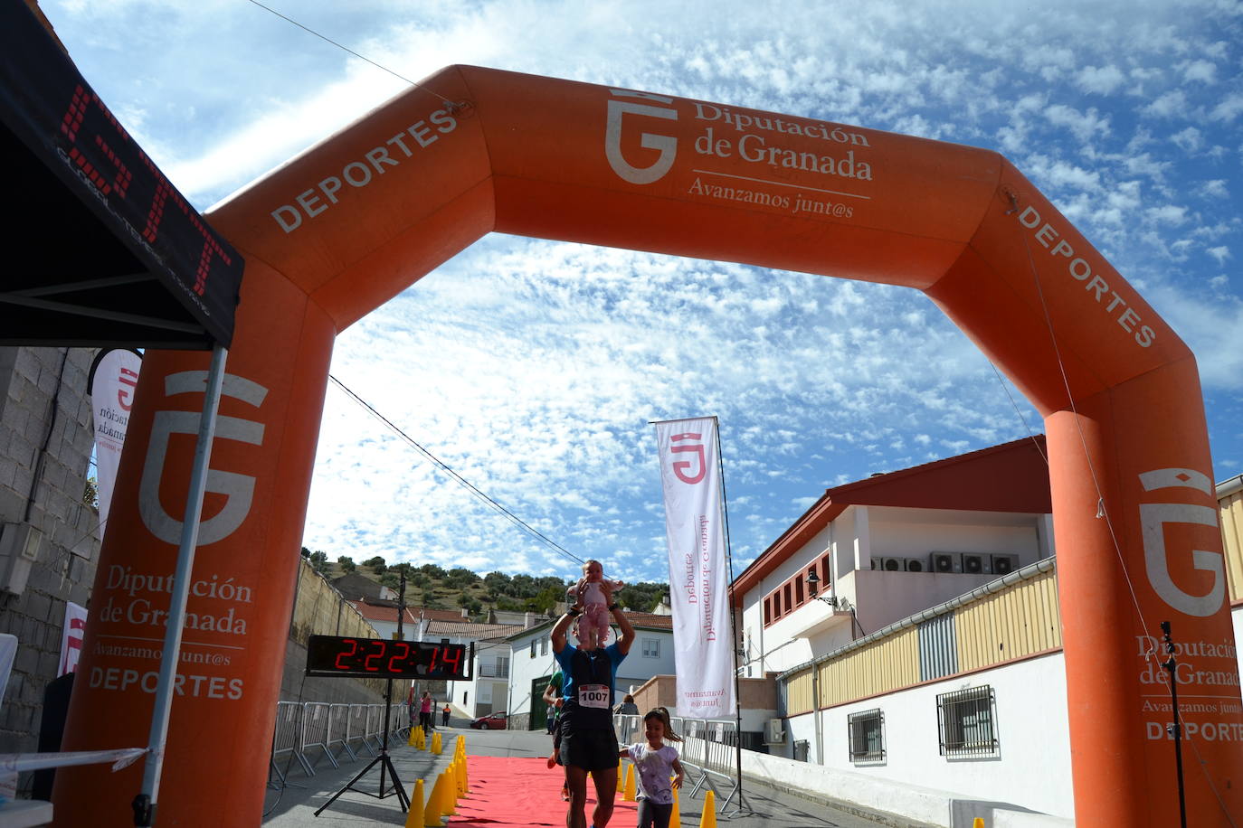 Cerca de 150 deportistas, entre participantes del trail, minitrail y senderistas, celebran en esta prueba que tuvo lugar en una agradable mañana de domingo 