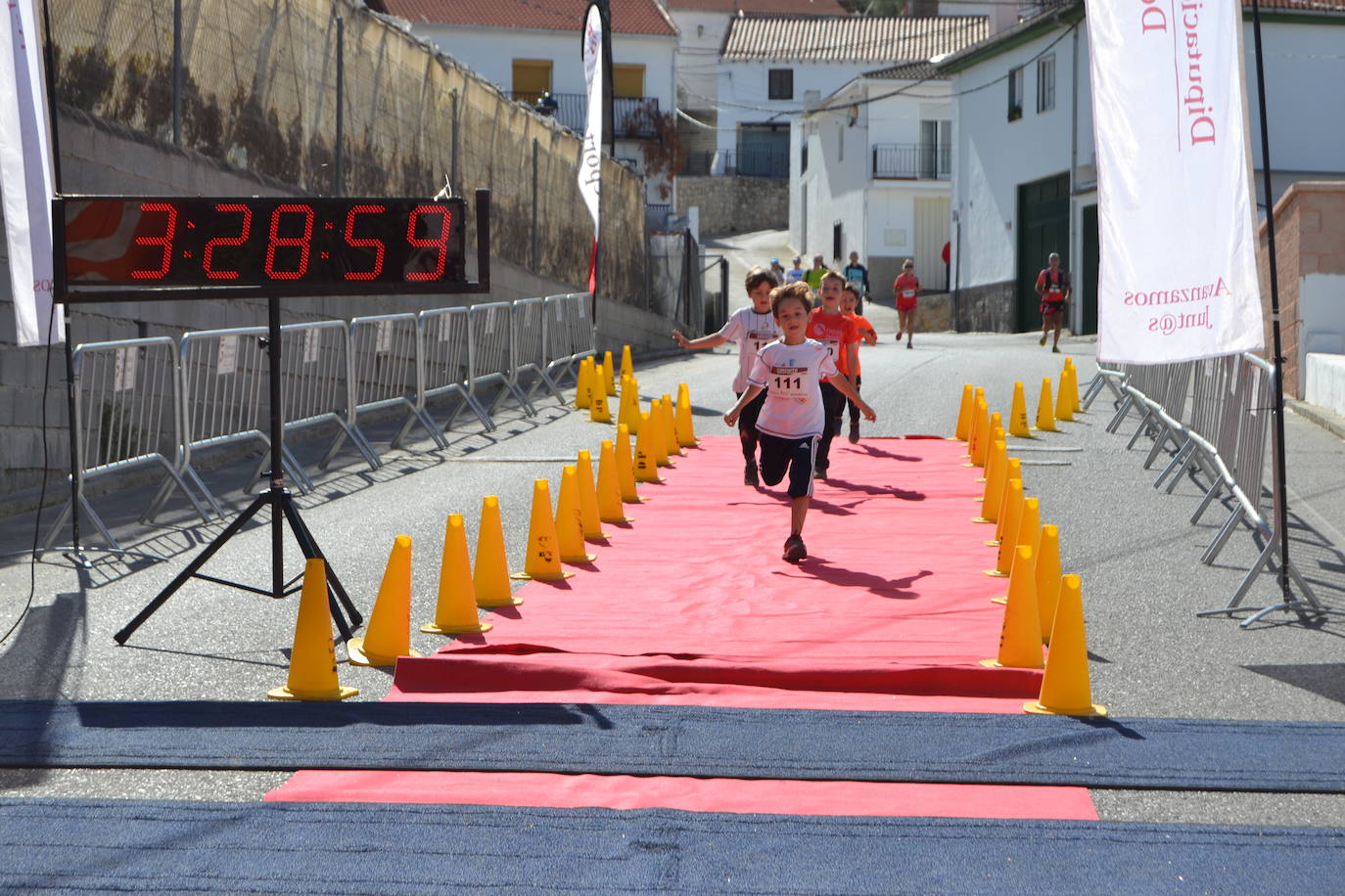 Cerca de 150 deportistas, entre participantes del trail, minitrail y senderistas, celebran en esta prueba que tuvo lugar en una agradable mañana de domingo 