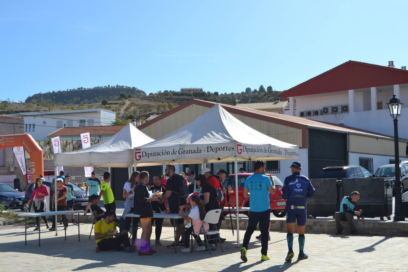 Cerca de 150 deportistas, entre participantes del trail, minitrail y senderistas, celebran en esta prueba que tuvo lugar en una agradable mañana de domingo 