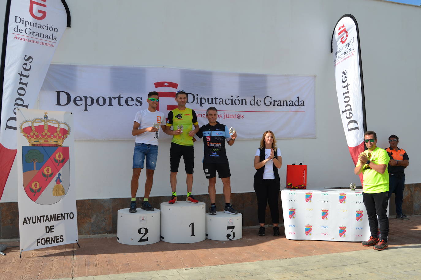 Cerca de 150 deportistas, entre participantes del trail, minitrail y senderistas, celebran en esta prueba que tuvo lugar en una agradable mañana de domingo 