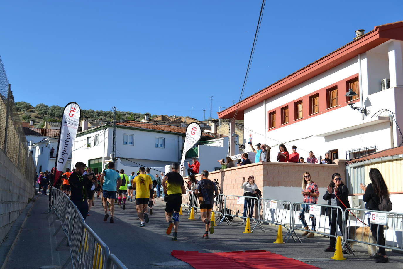 Cerca de 150 deportistas, entre participantes del trail, minitrail y senderistas, celebran en esta prueba que tuvo lugar en una agradable mañana de domingo 