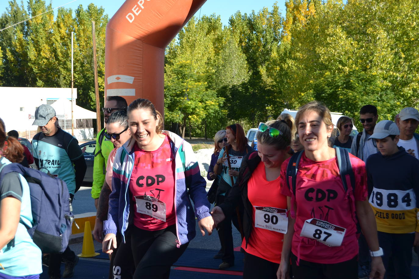 Cerca de 150 deportistas, entre participantes del trail, minitrail y senderistas, celebran en esta prueba que tuvo lugar en una agradable mañana de domingo 