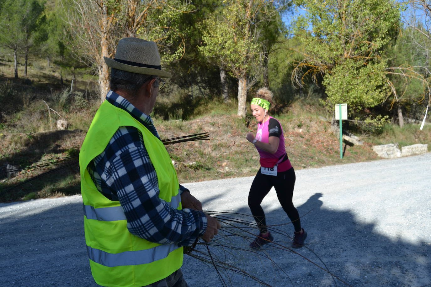 Cerca de 150 deportistas, entre participantes del trail, minitrail y senderistas, celebran en esta prueba que tuvo lugar en una agradable mañana de domingo 