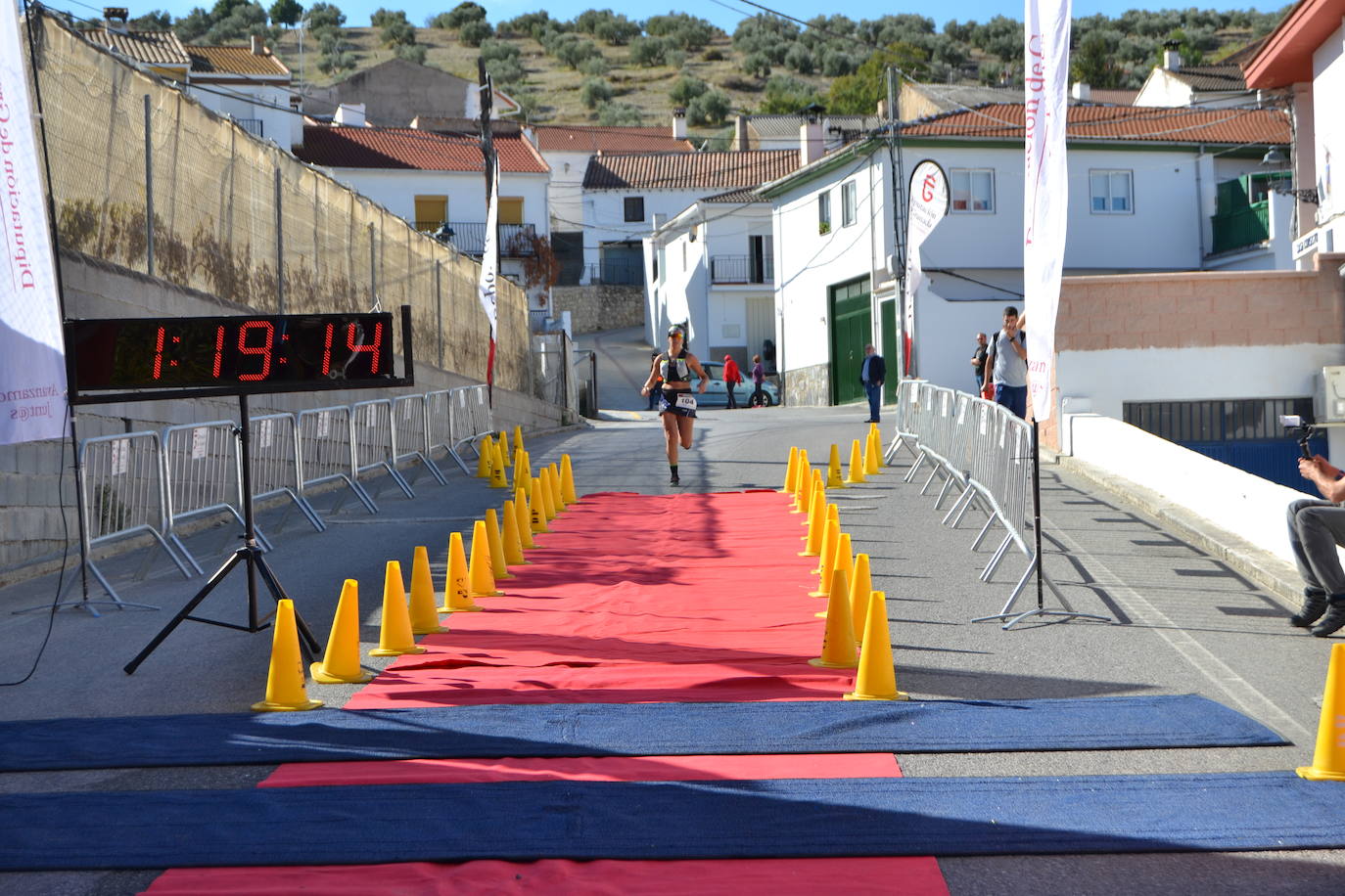 Cerca de 150 deportistas, entre participantes del trail, minitrail y senderistas, celebran en esta prueba que tuvo lugar en una agradable mañana de domingo 