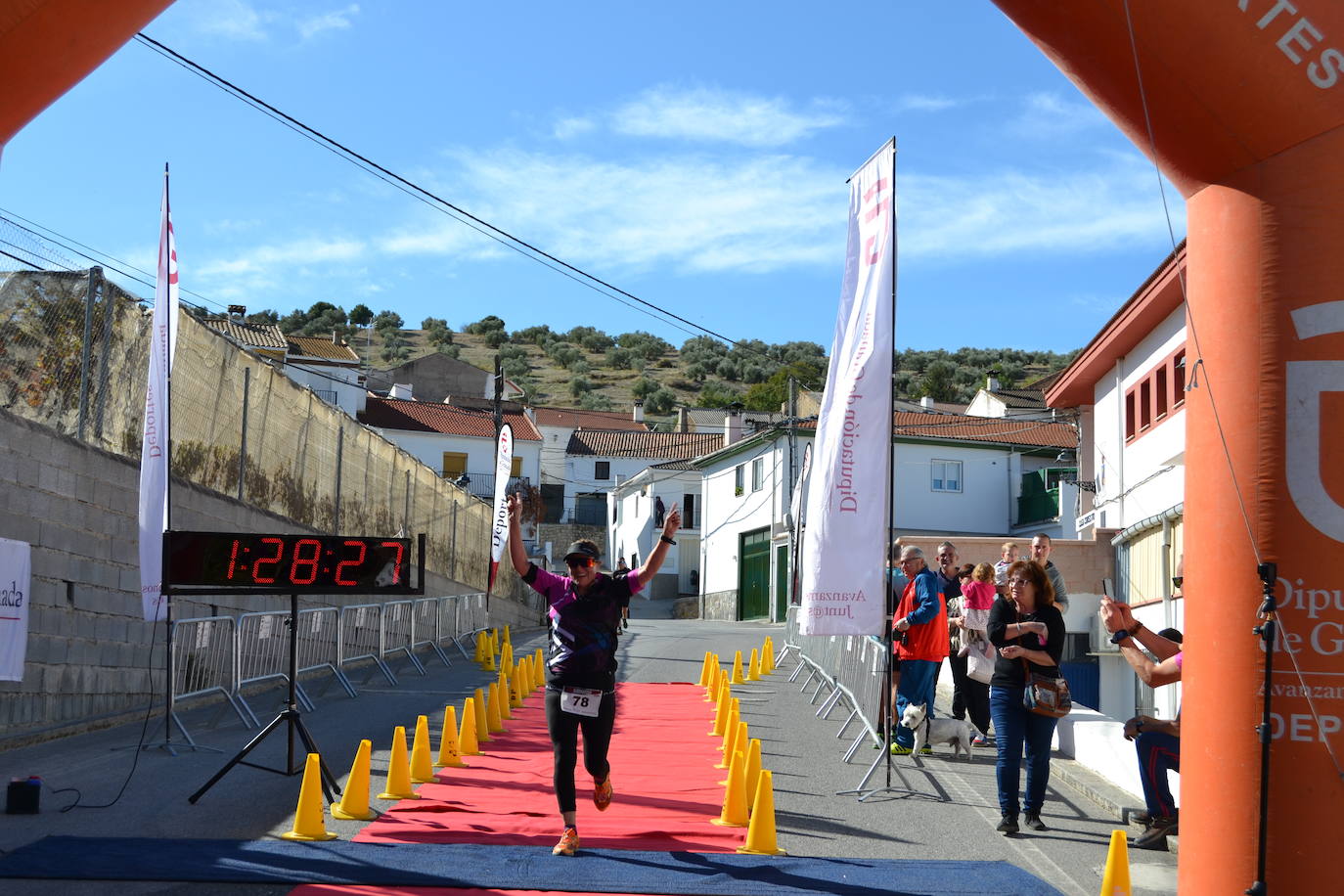 Cerca de 150 deportistas, entre participantes del trail, minitrail y senderistas, celebran en esta prueba que tuvo lugar en una agradable mañana de domingo 