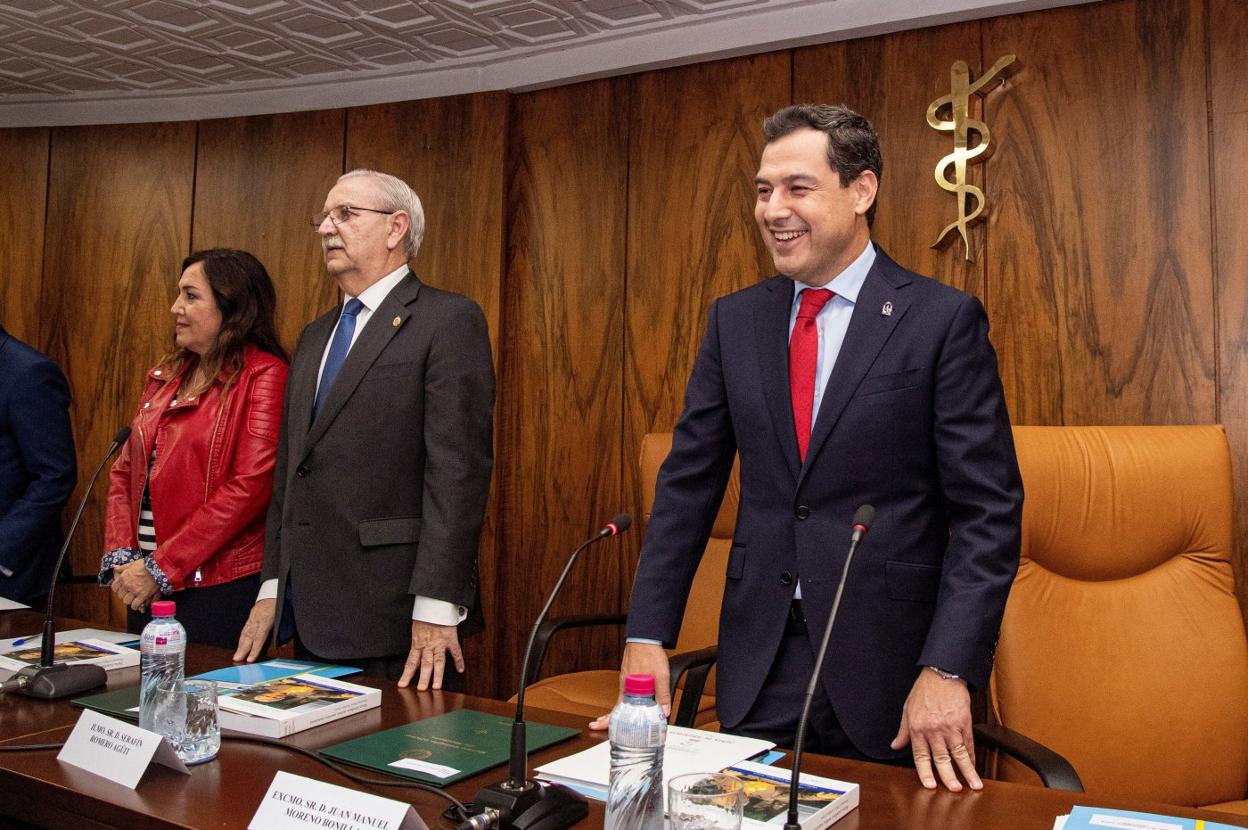 Moreno, ayer durante el acto de inauguración del curso académico del Colegio de Médicos de Jaén. 