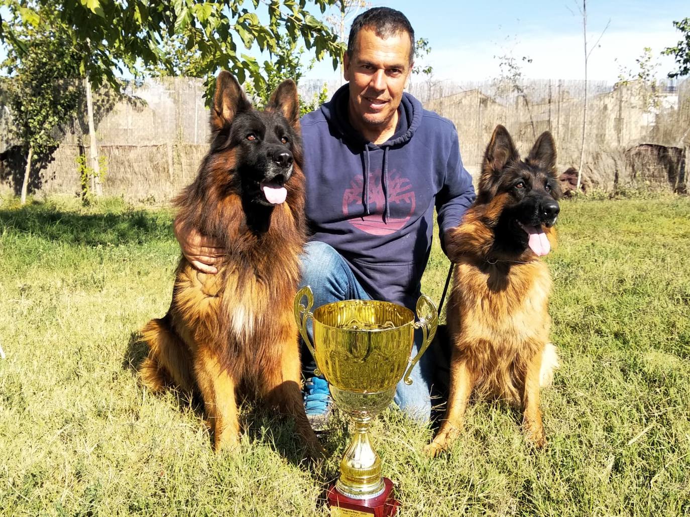 Mary de Sagasta, criada en Cúllar Vega, vencedora del Campeonato Mundial de Pastores Alemanes