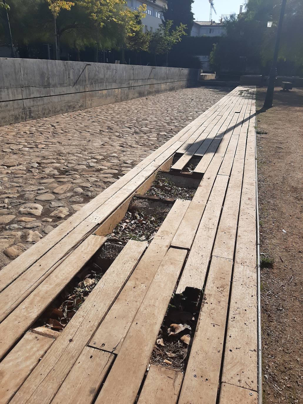 Fotos: Este es el mal estado del parque del Cuarto Real de Granada