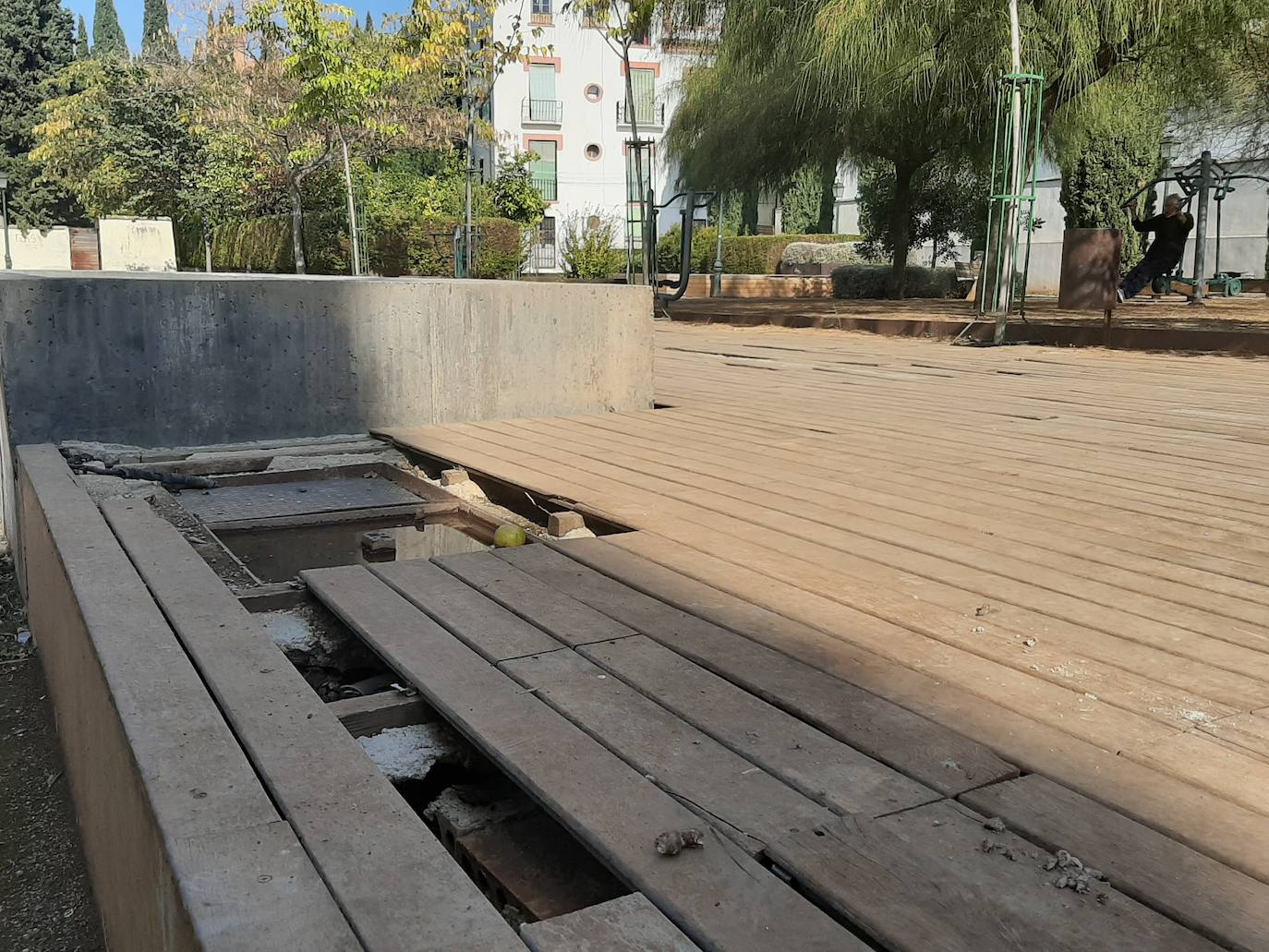 Fotos: Este es el mal estado del parque del Cuarto Real de Granada