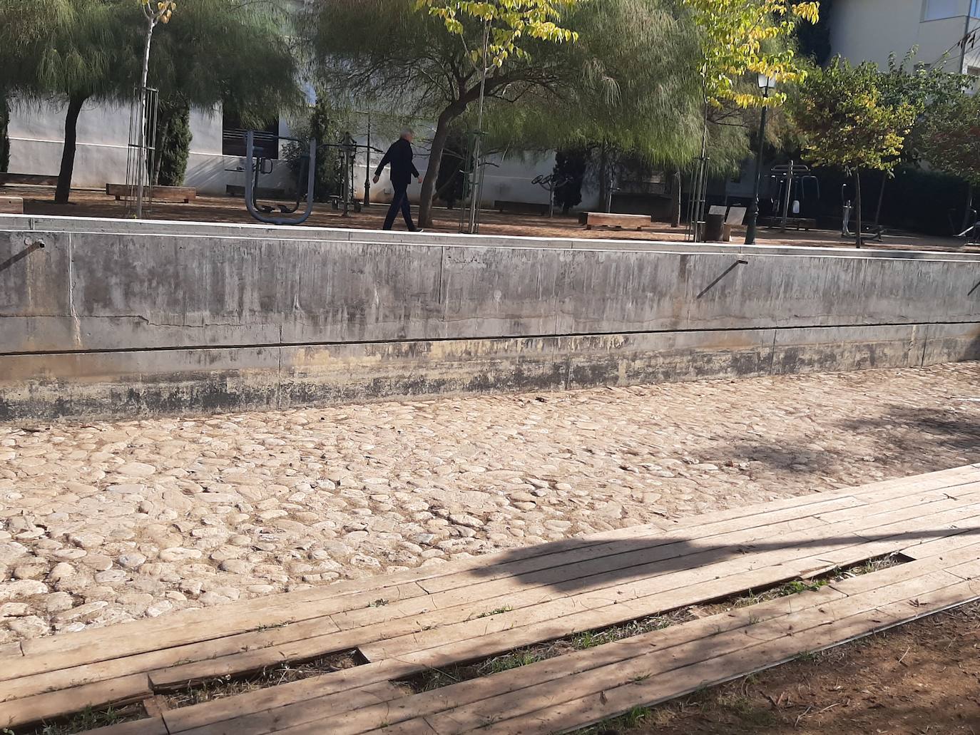 Fotos: Este es el mal estado del parque del Cuarto Real de Granada