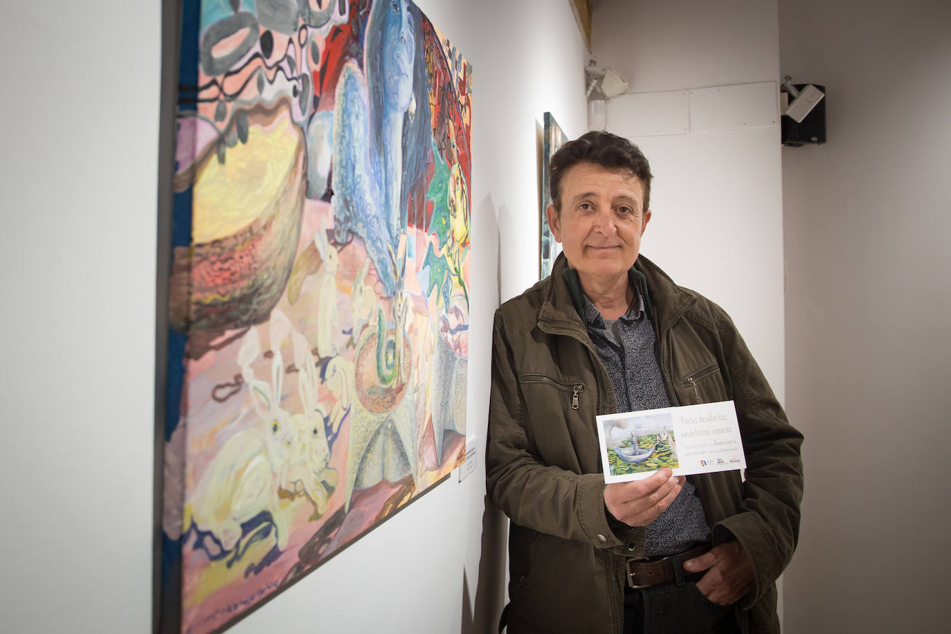 La muestra, denominada 'Poetas desafectos, excéntricos romeros', se compone de 60 piezas entre pinturas, esculturas y dibujos y se puede visitar en Armilla 