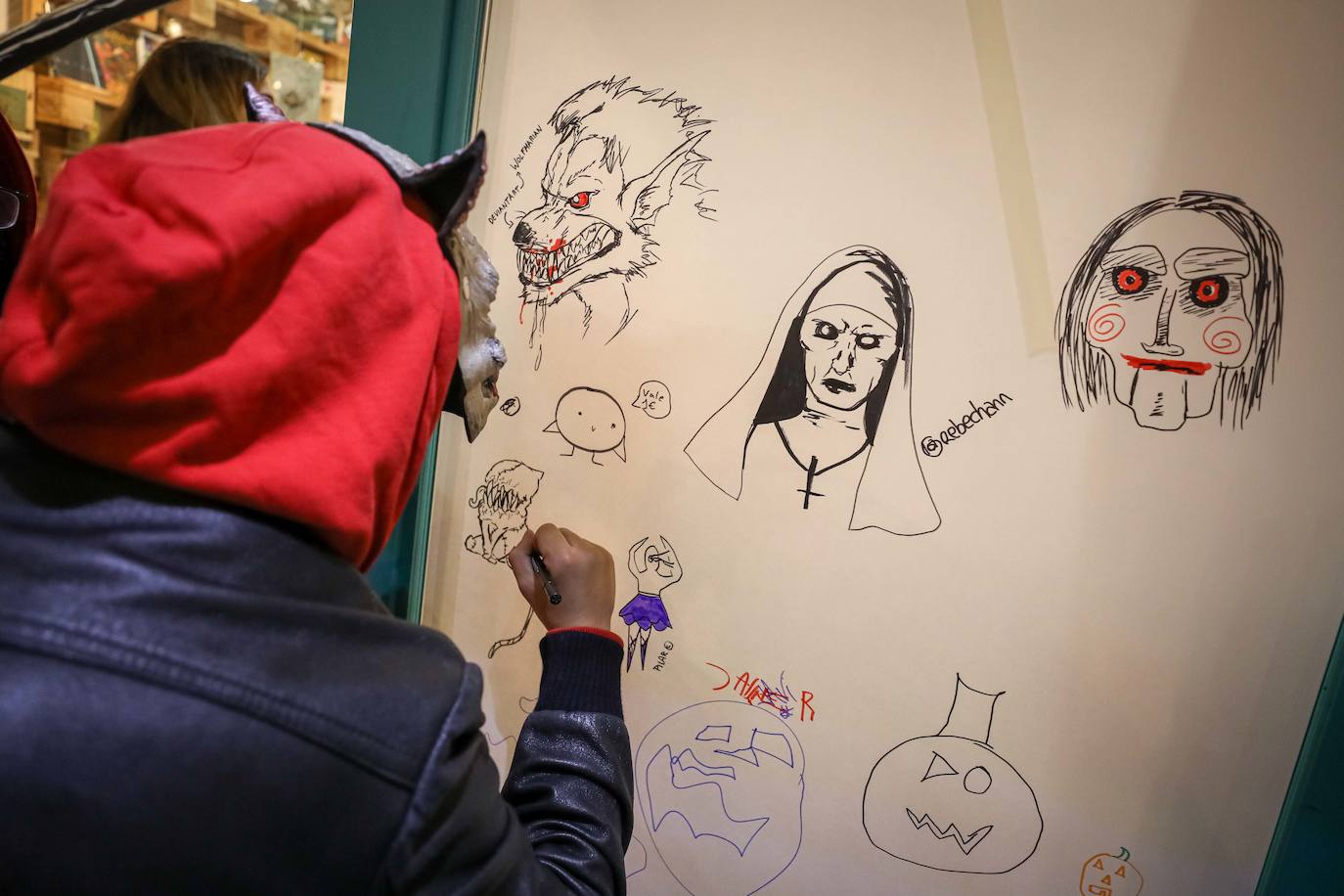 Granada se lanza a la calle a celebrar Halloween.