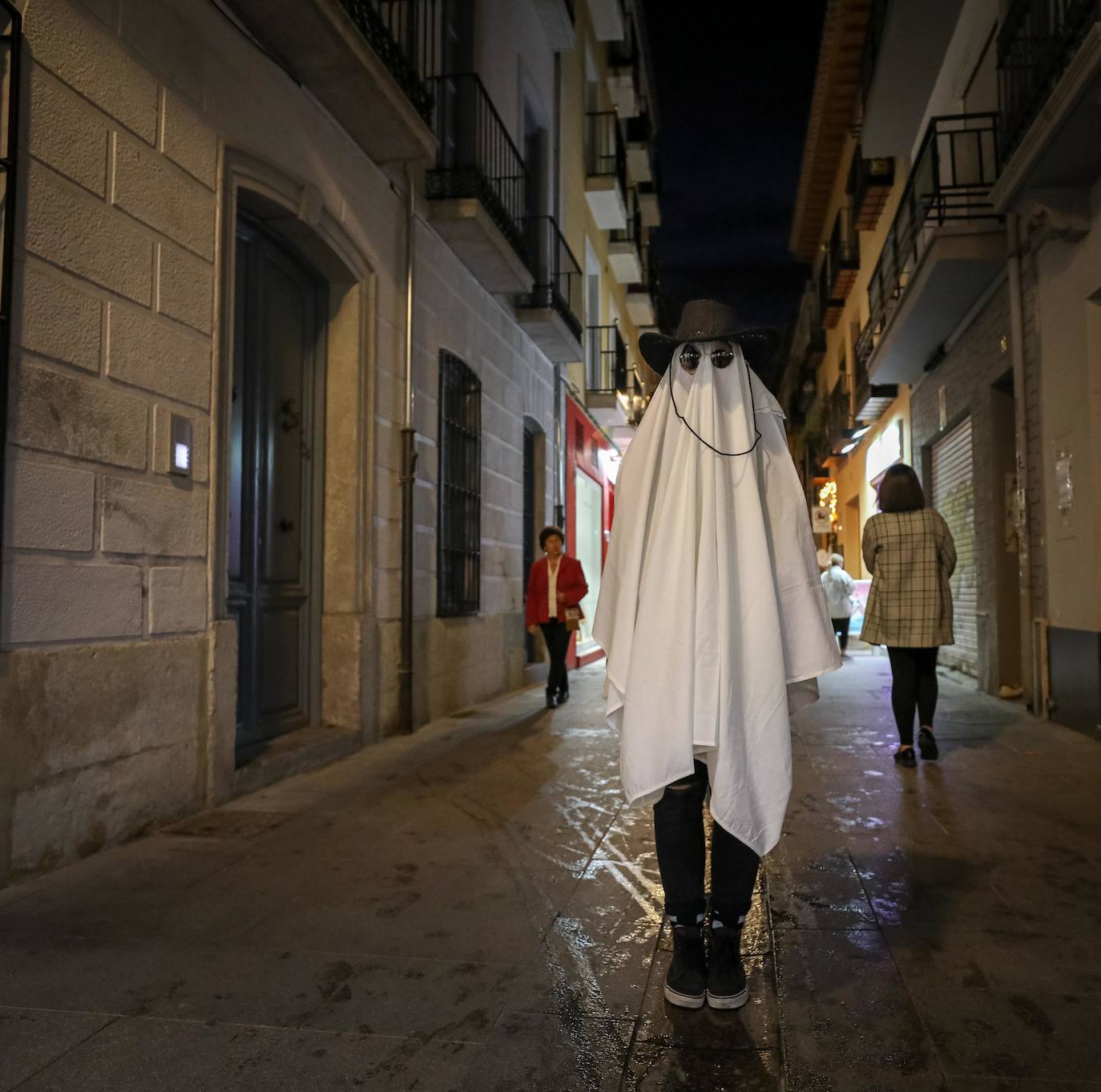 Granada se lanza a la calle a celebrar Halloween.