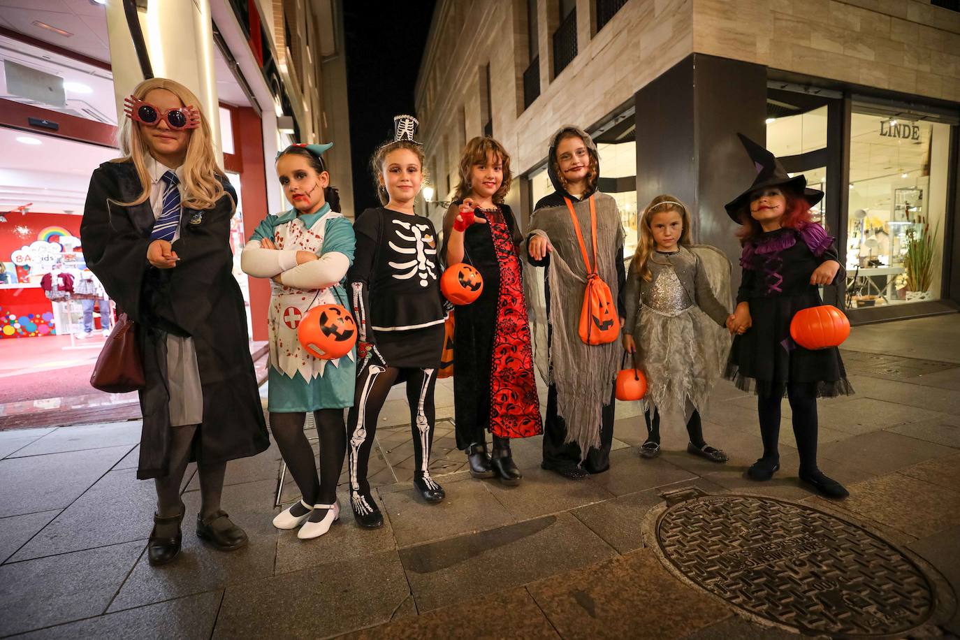 Granada se lanza a la calle a celebrar Halloween.