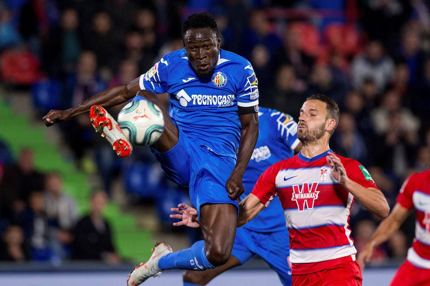 Las mejores instantáneas del choque en el Coliseum Alfonso Pérez