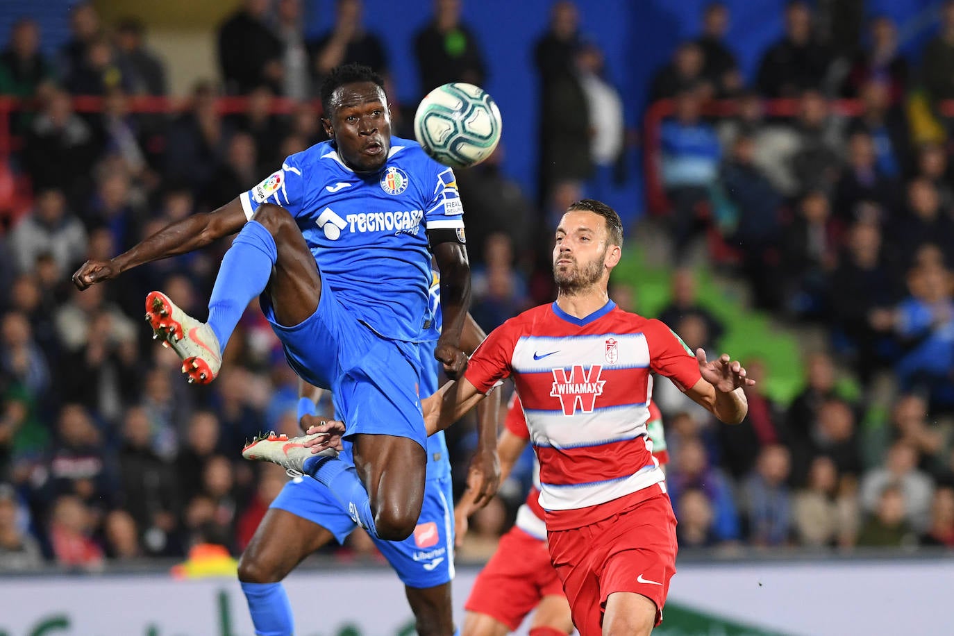 Las mejores instantáneas del choque en el Coliseum Alfonso Pérez