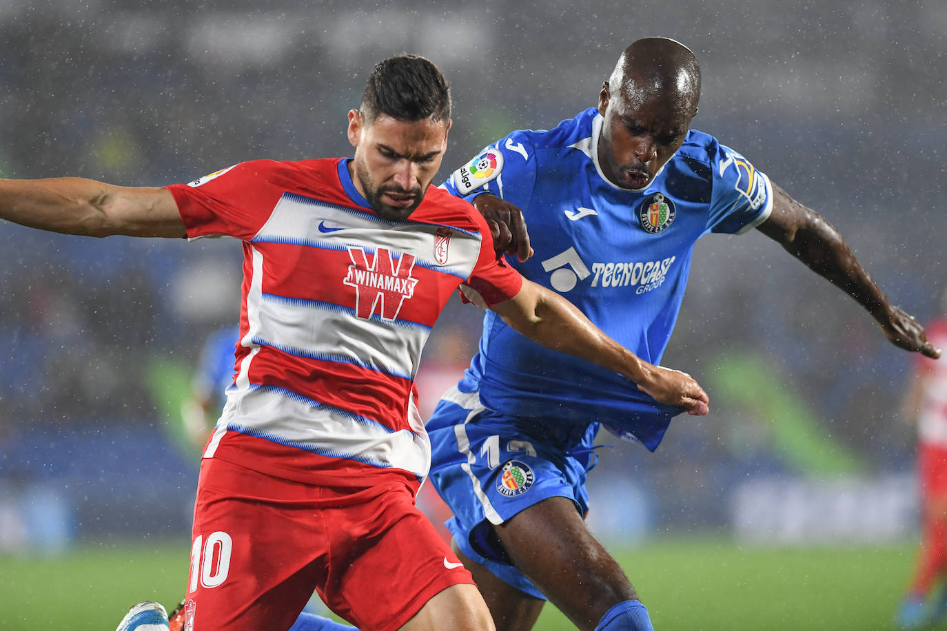 Las mejores instantáneas del choque en el Coliseum Alfonso Pérez