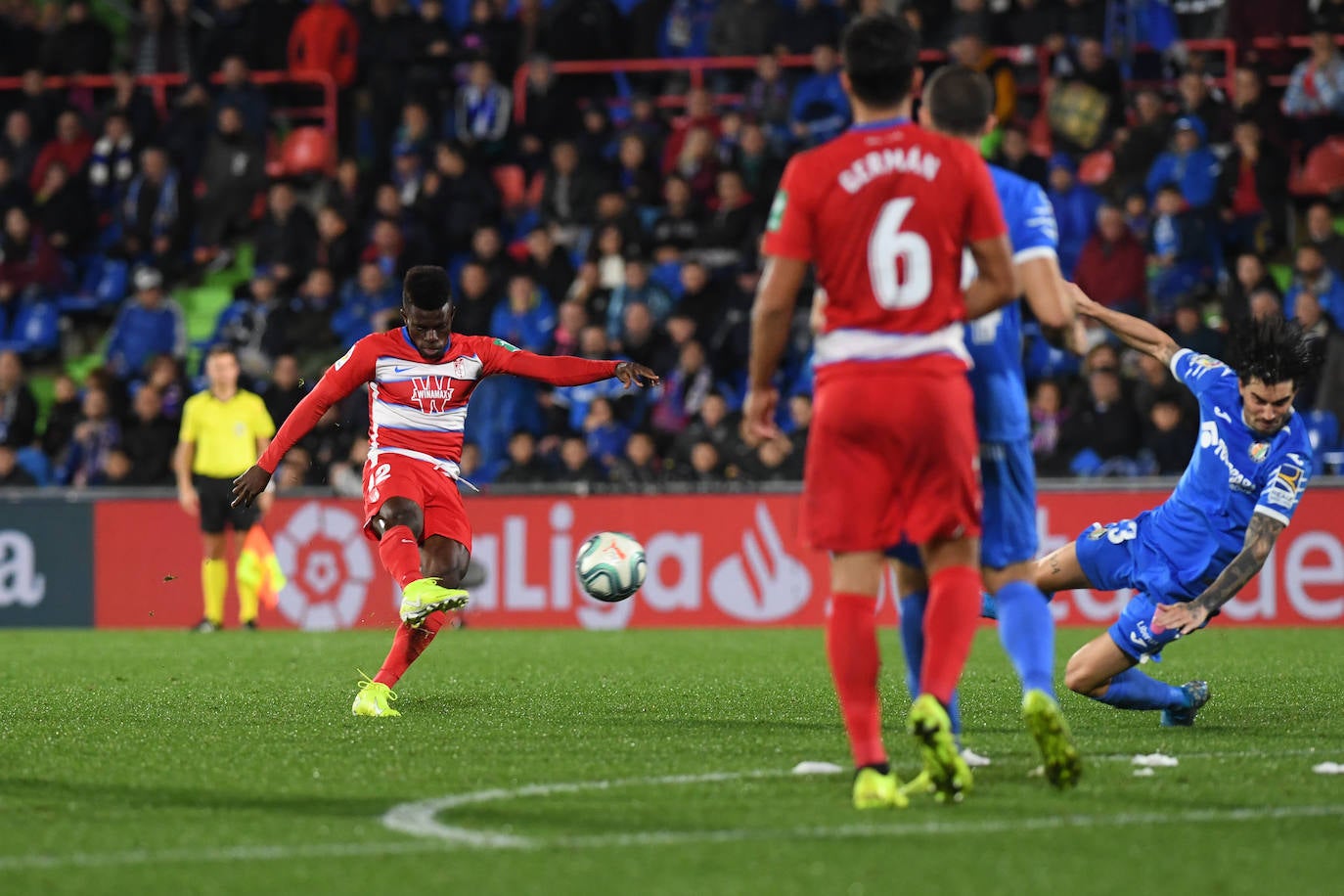 Las mejores instantáneas del choque en el Coliseum Alfonso Pérez