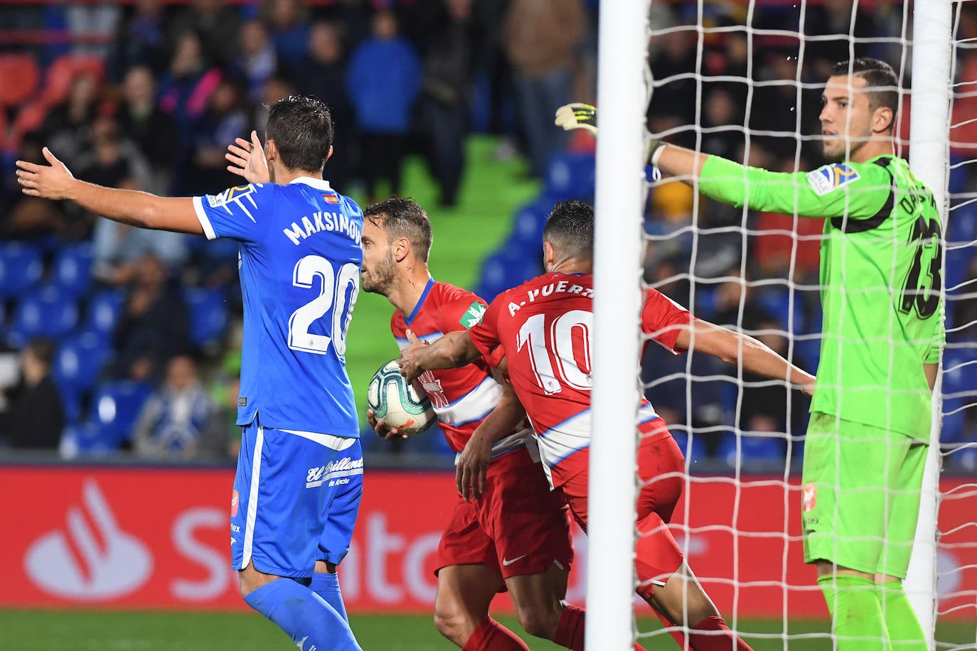Las mejores instantáneas del choque en el Coliseum Alfonso Pérez