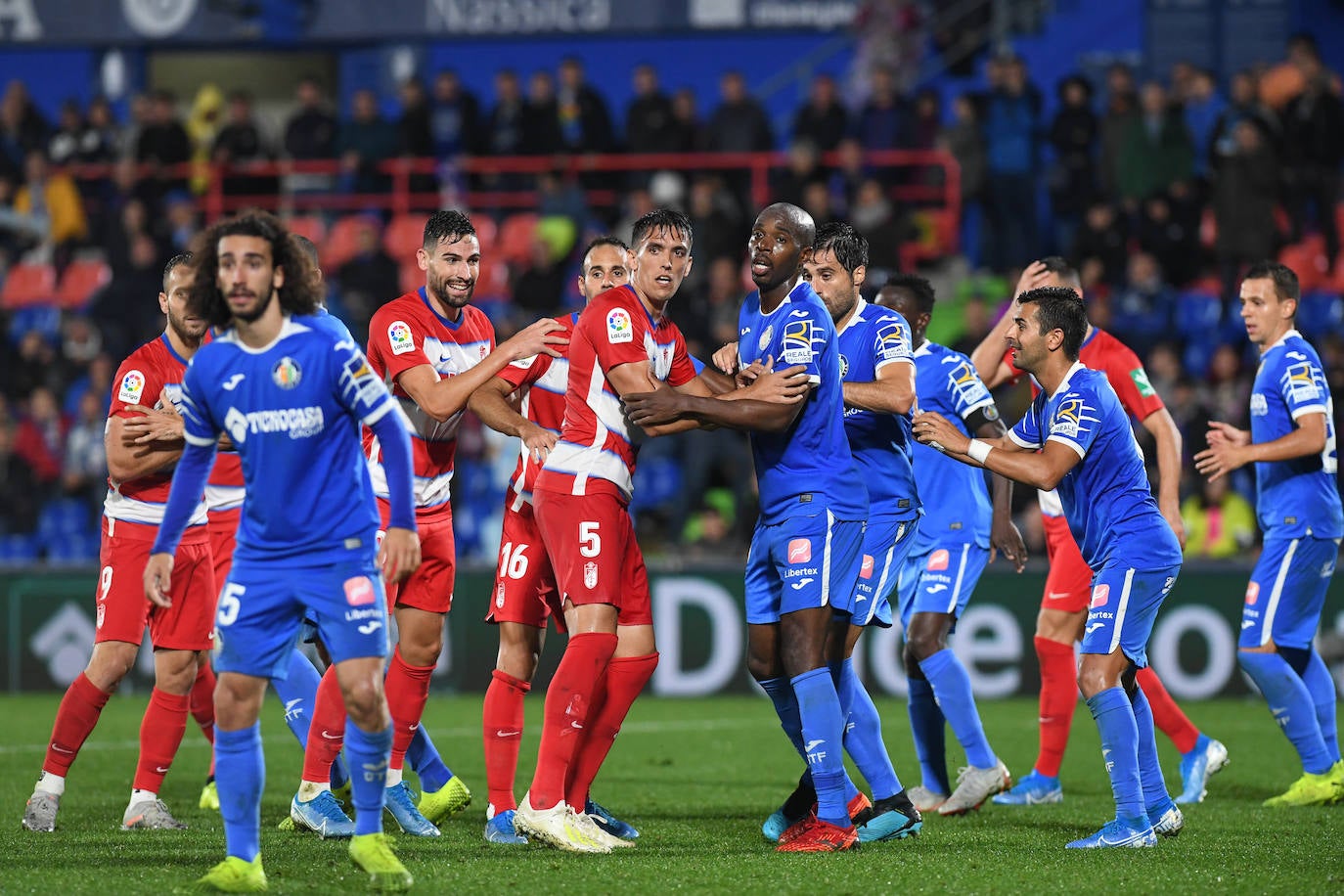 Las mejores instantáneas del choque en el Coliseum Alfonso Pérez
