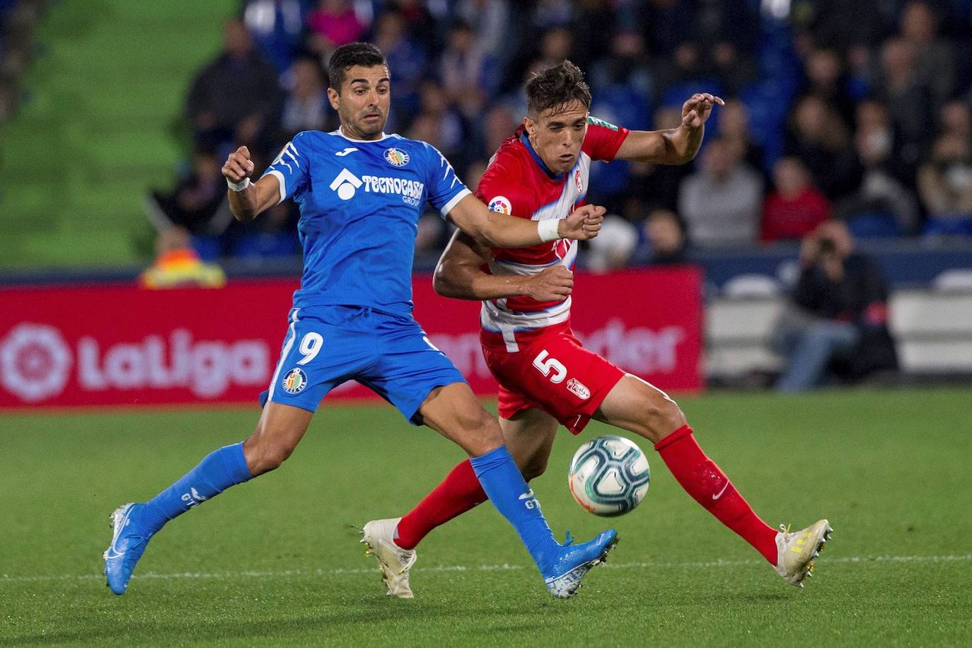 Las mejores instantáneas del choque en el Coliseum Alfonso Pérez